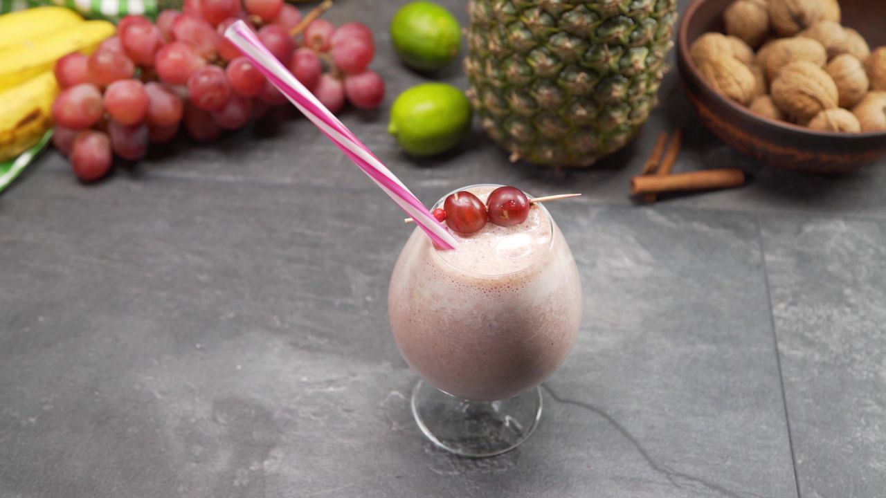 Smoothie au chocolat, à la fraise et à la banane