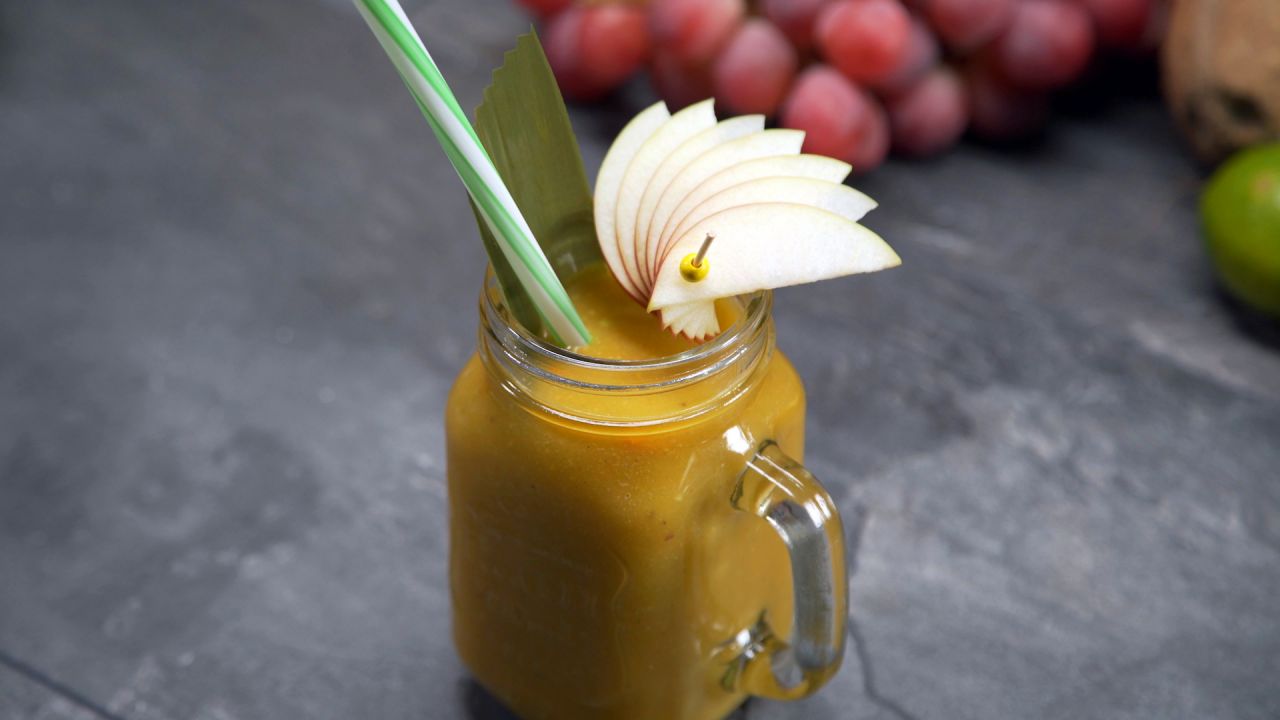 Smoothie aux pommes et à l'avocat