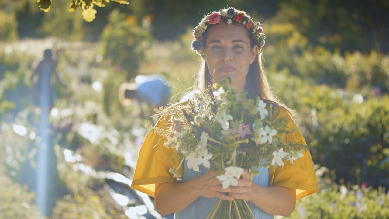 Women transmitting traditions