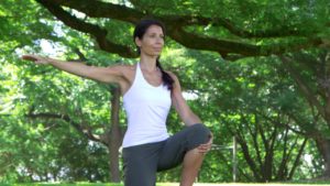 Équilibre corporel et étirements de jambes