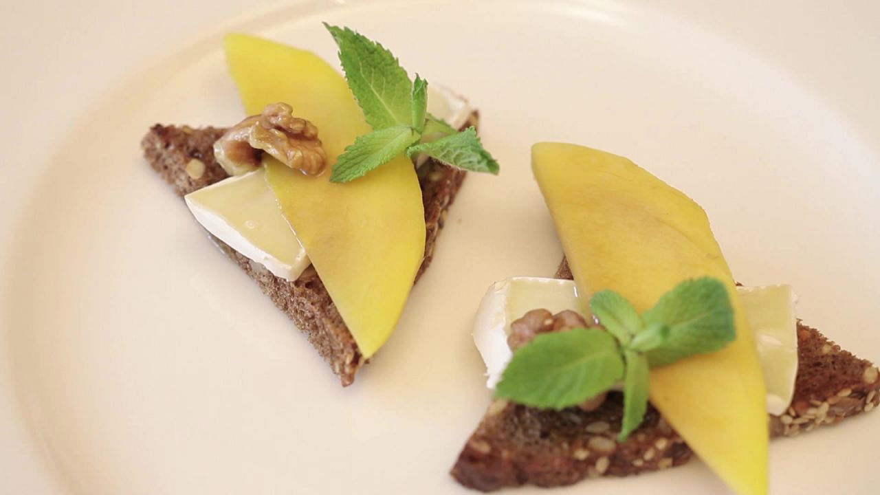 Crostini à la mangue et au brie
