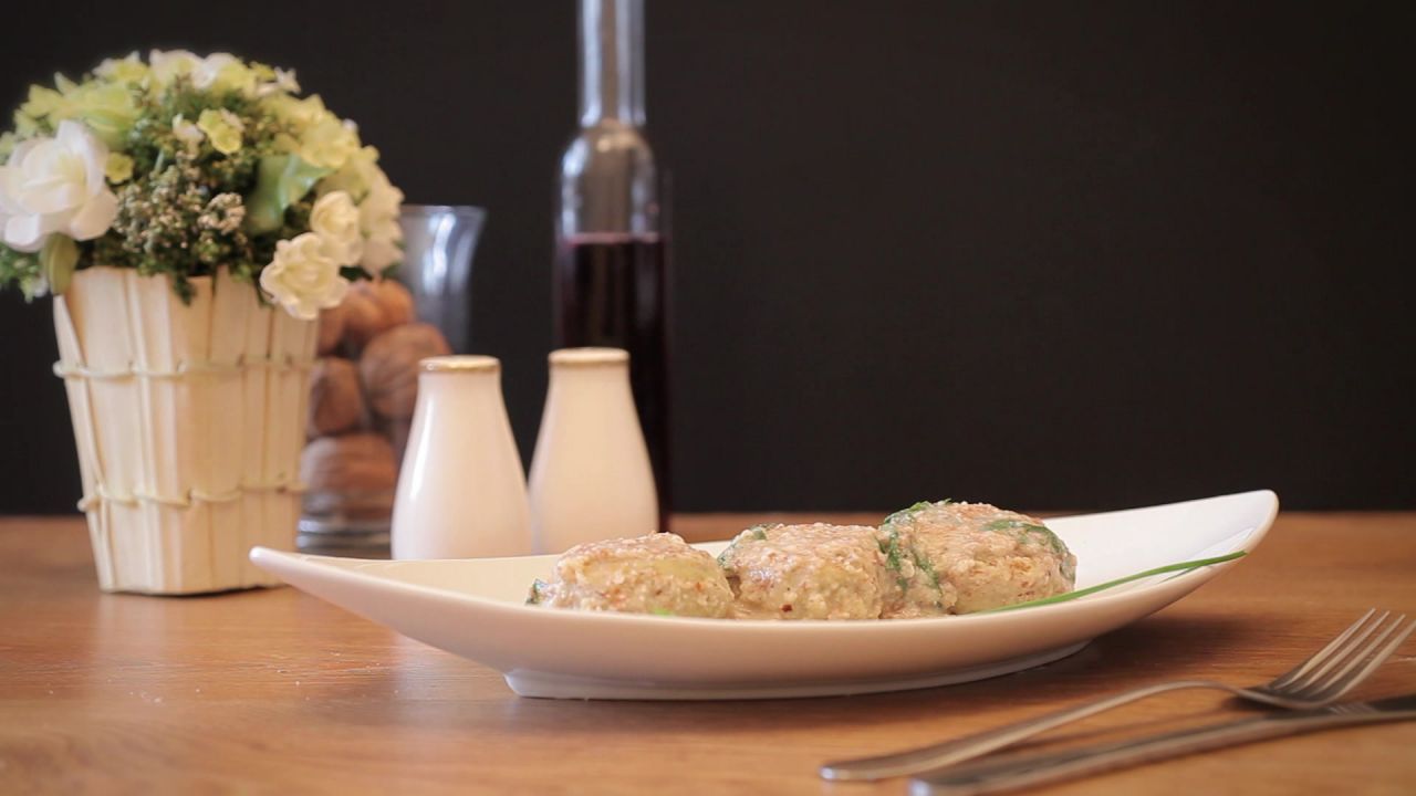 Fish balls with peanut sauce