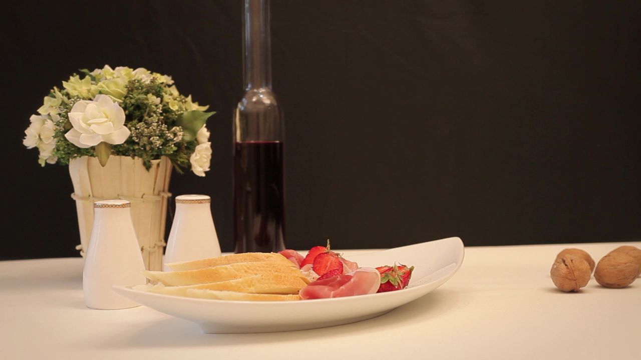 Ham with strawberries