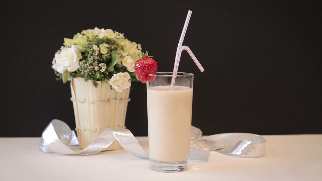 Banana cocktail with honey