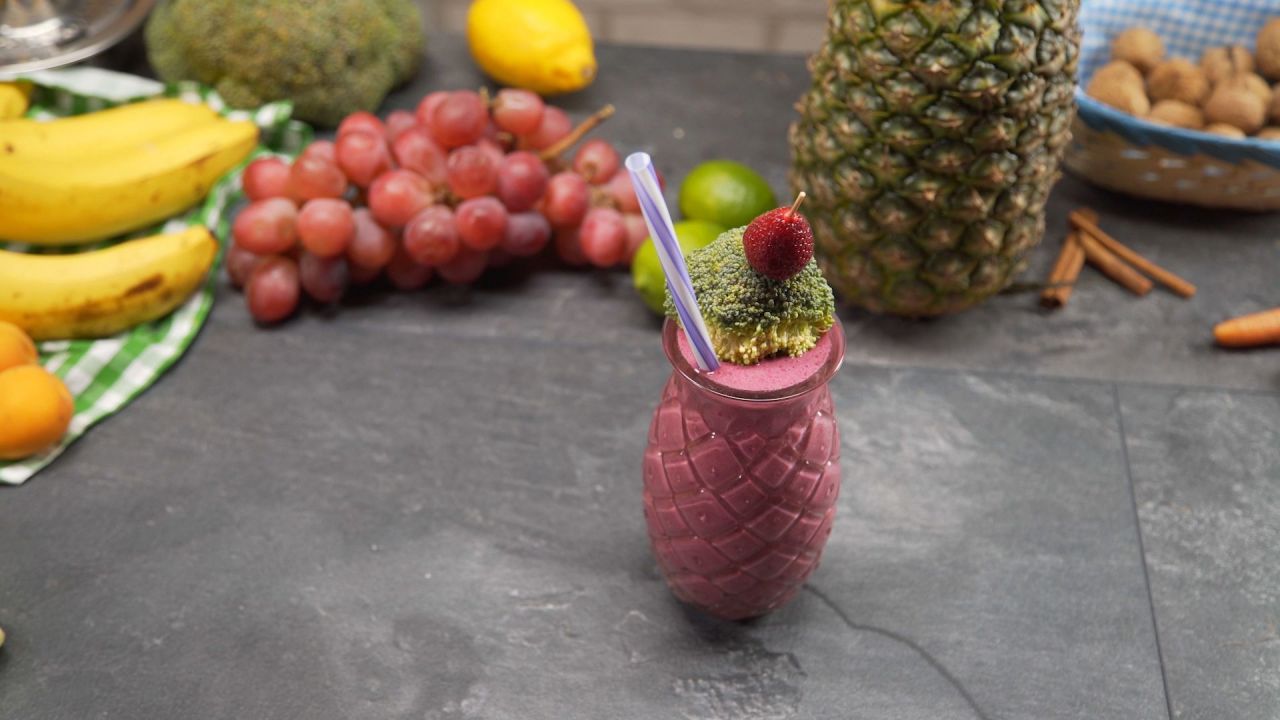 Berry Beet Smoothie with Broccoli