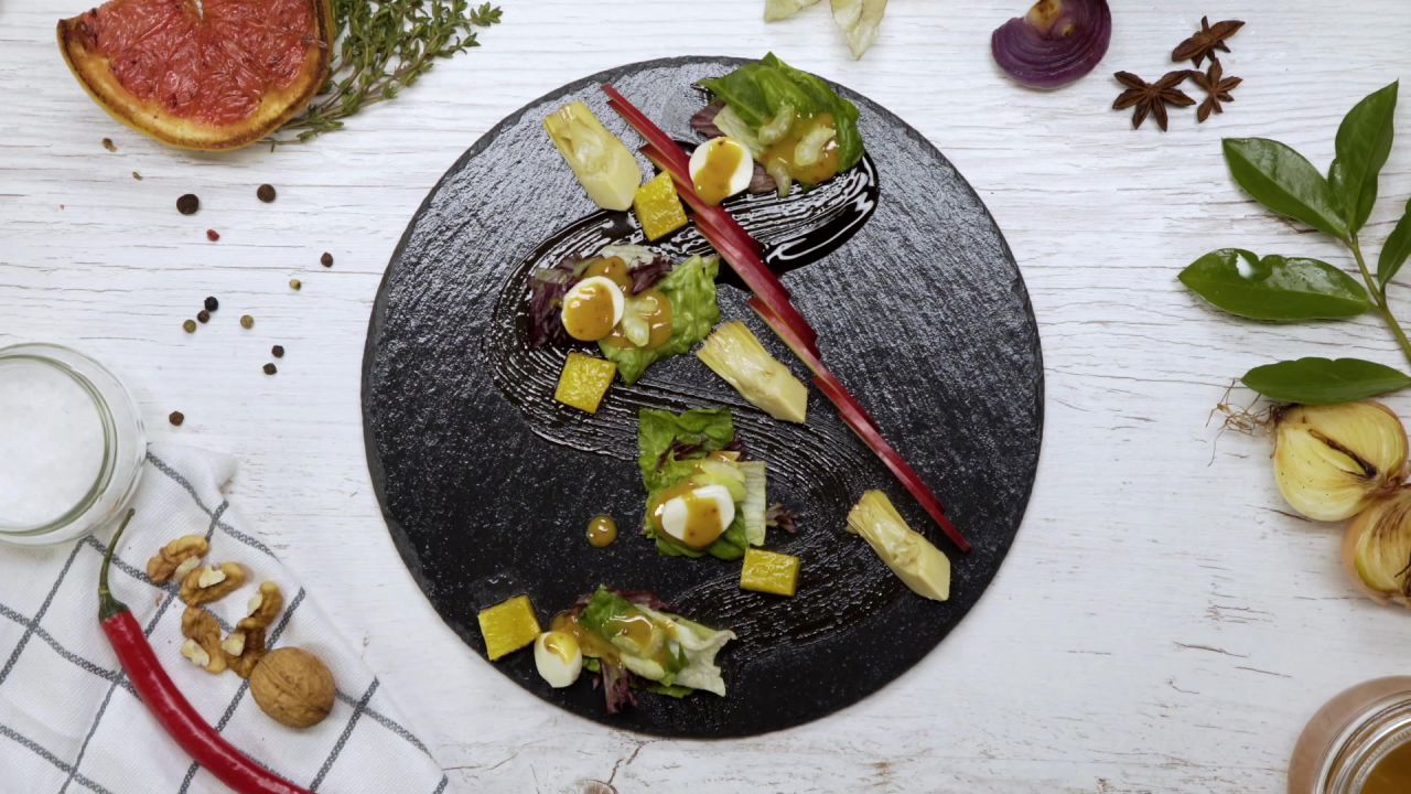 Salad with grilled artichoke and mozzarella