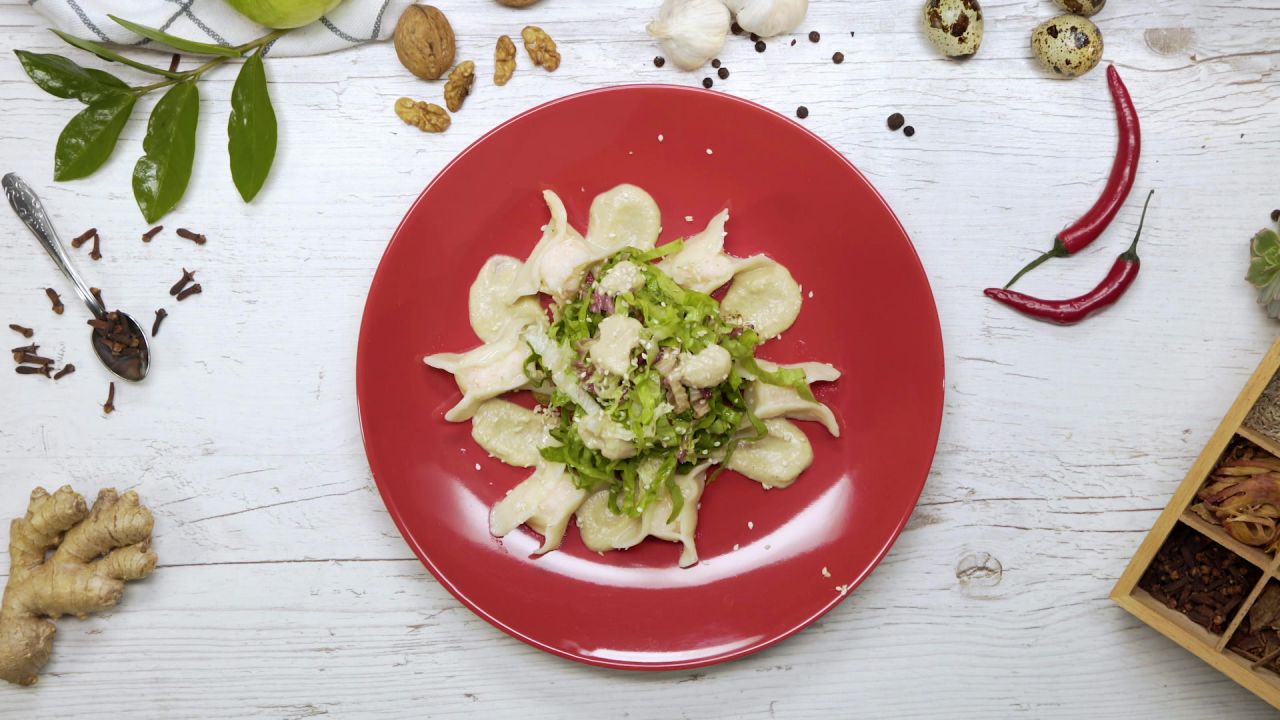 Salad with shrimp and nuts sauce