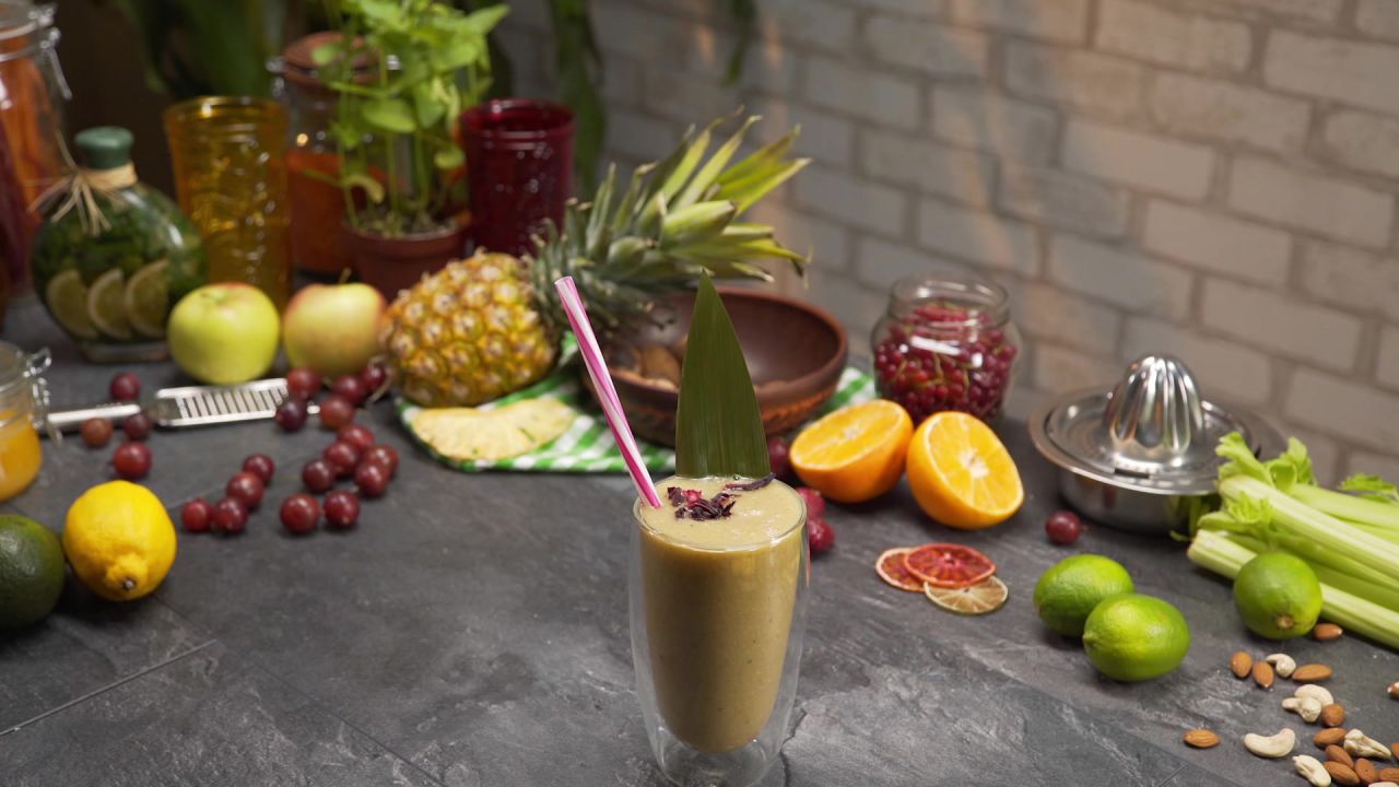 Smoothie à l’avocat, à la banane et à l’ananas