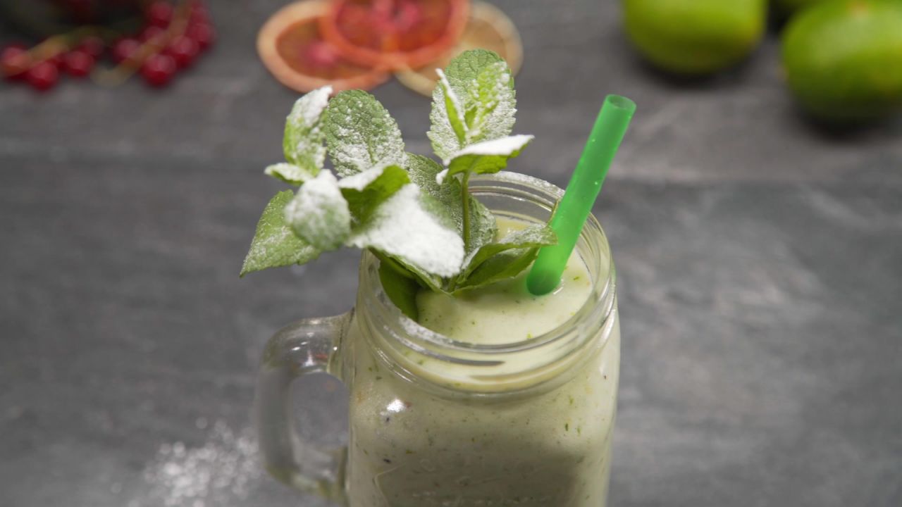 Smoothie vert à la poire et au kiwi