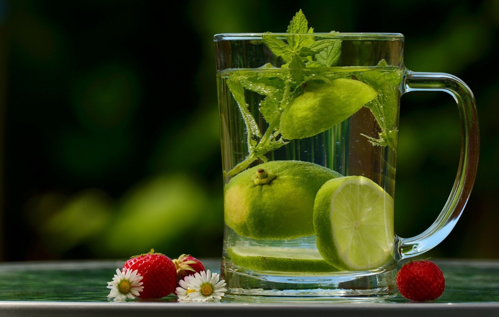 Essayez l’eau détox : la boisson healthy pour votre bien-être !