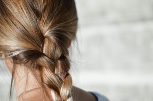 Cheveux : Les bienfaits d'un bain d'huile