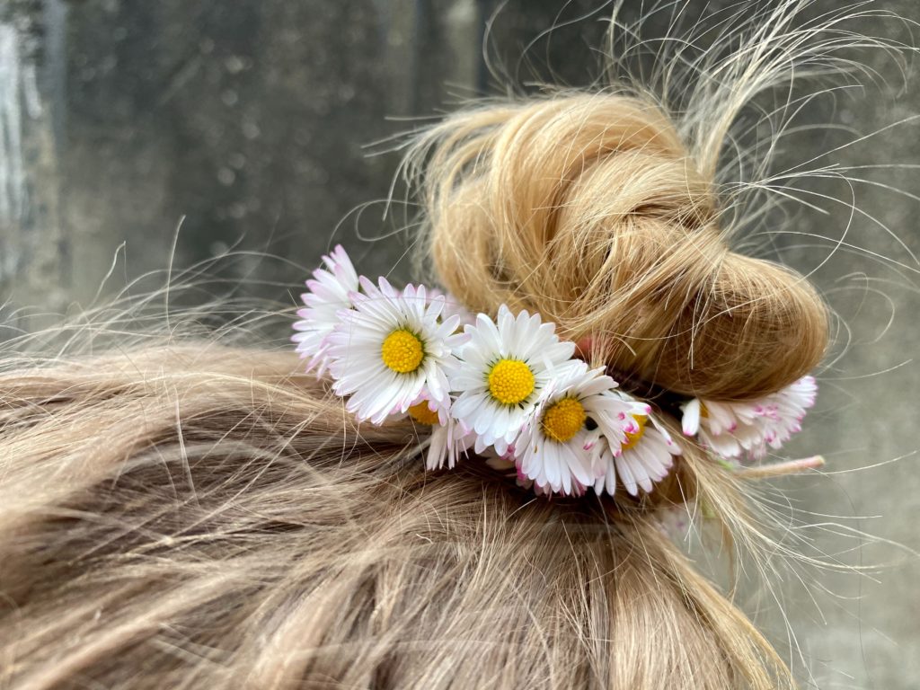 Chute de cheveux : comment y remédier naturellement ?