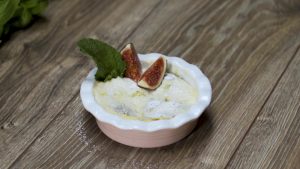 Milk pudding with figs