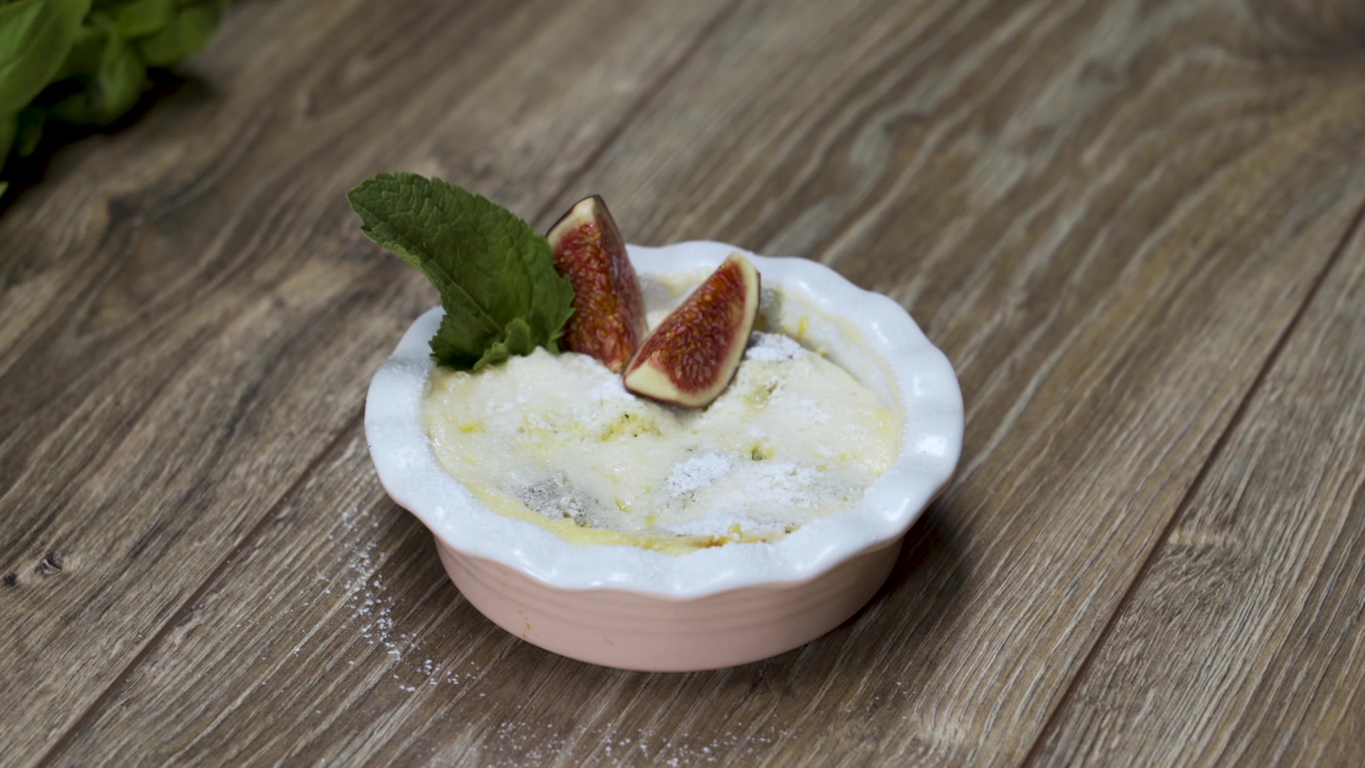 Milk pudding with figs