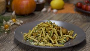 Curry de macaroni au poulet et légumes