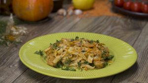 Nouilles de soja au poulet et sa sauce épicée à la noix de coco