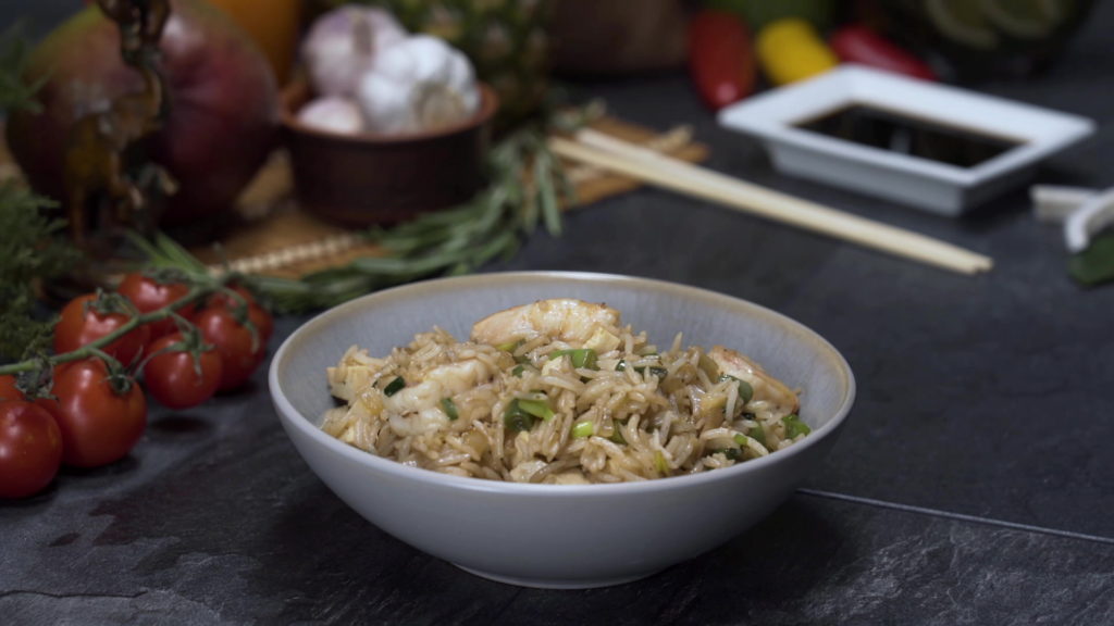 Riz sauté à la crevette et au tofu