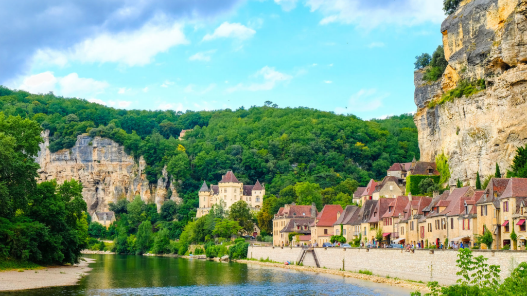 5 villages à découvrir en France La Roque-Gageac