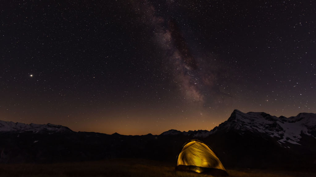 Sleeping under the stars: original activities to recharge your batteries