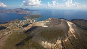 Yann Arthus-Bertrand fête ses 80 ans : “ Je n’ai pas l’impression de vieillir, mais de grandir chaque jour”