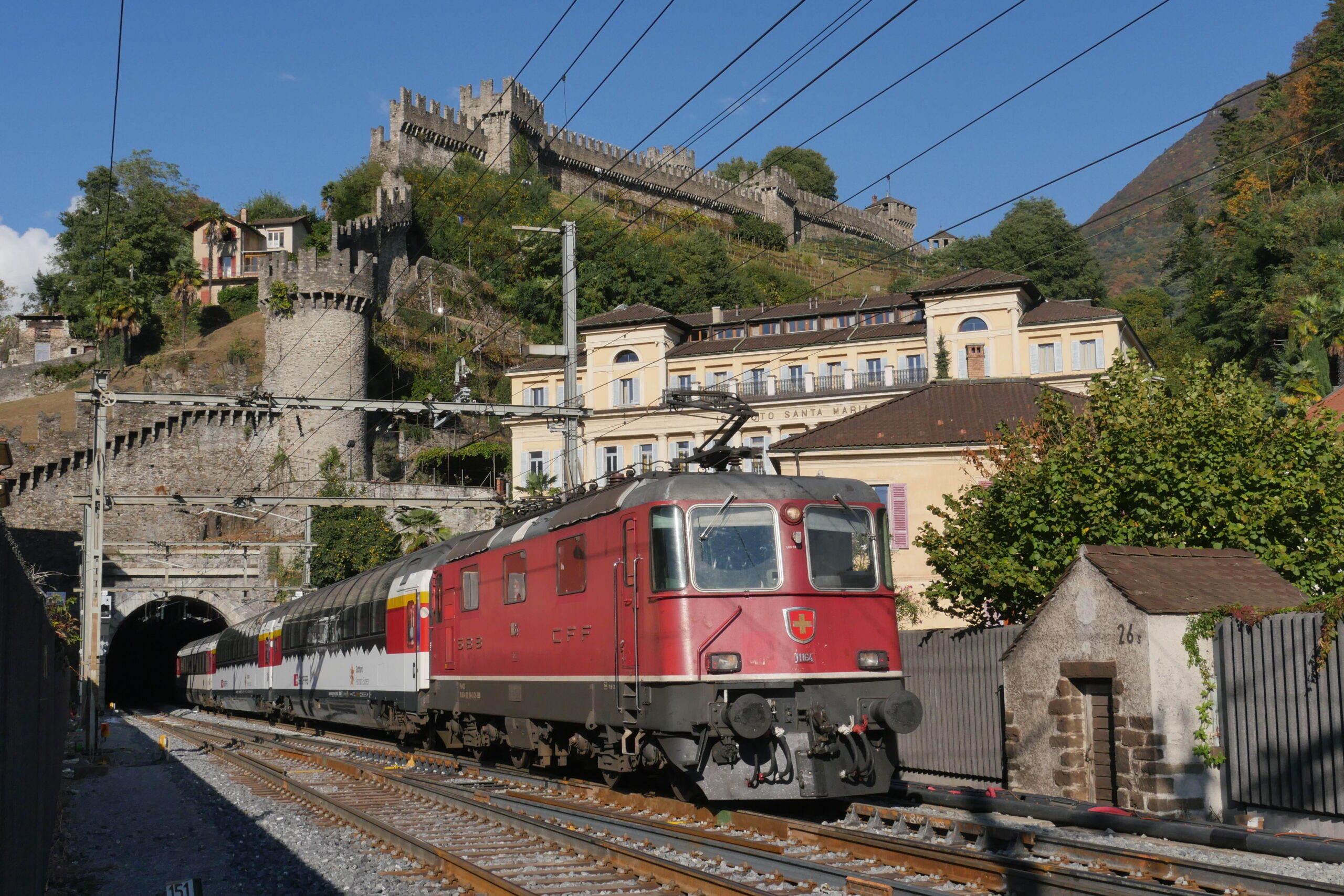 Le Gotthard Panorama Express, entre le Lac des Quatre-Cantons et le Tessin
